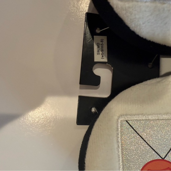 NWT Harry Potter Hedwig Plush Slippers Unisex Slip On Women 6-9 Men 5-8 - Picture 3 of 6